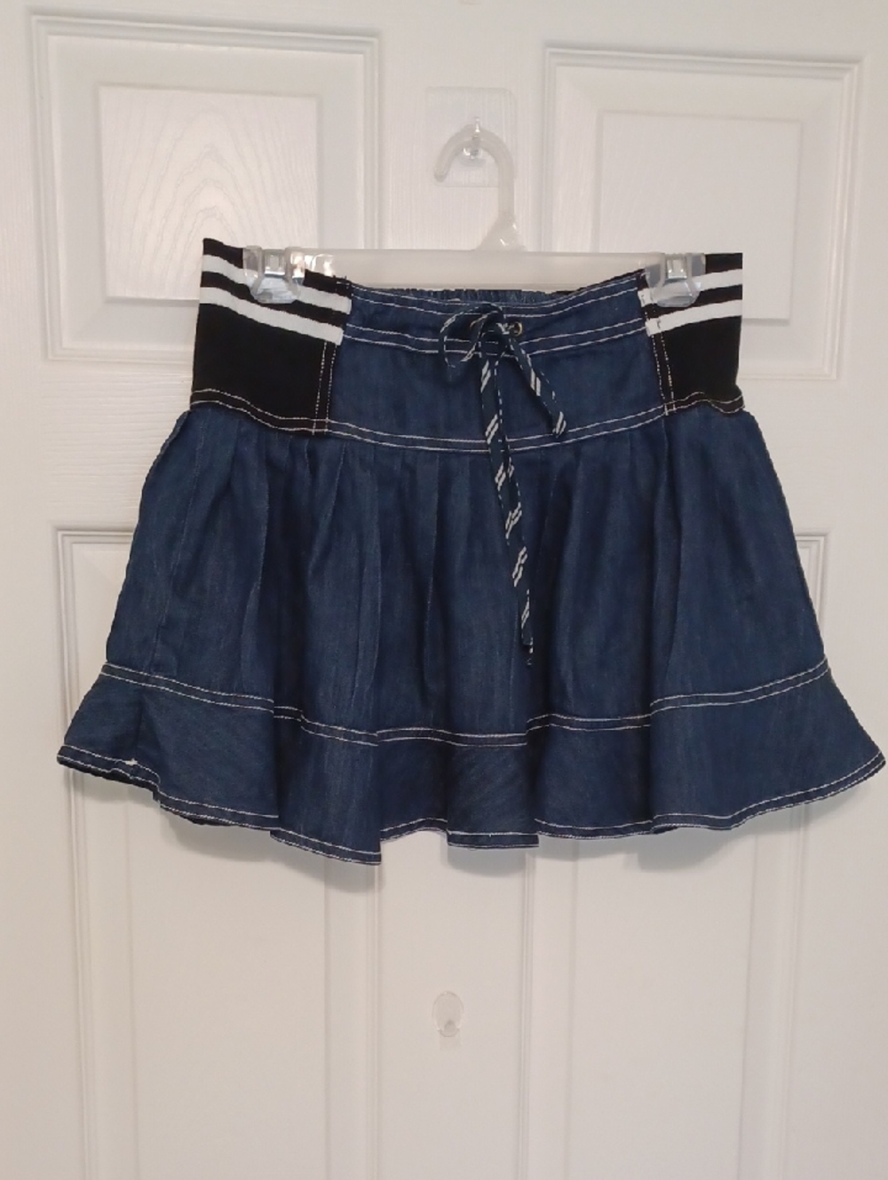 Pilcro Sz S, Blue Denim Tiered Mini Skirt with Black Stripe Waistband.